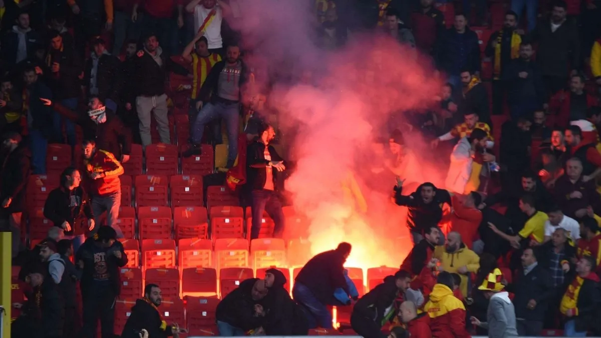 Göztepe-Altay maçında seyircilerin üzerine fişek atmıştı: 15 yıl hapis cezası onandı