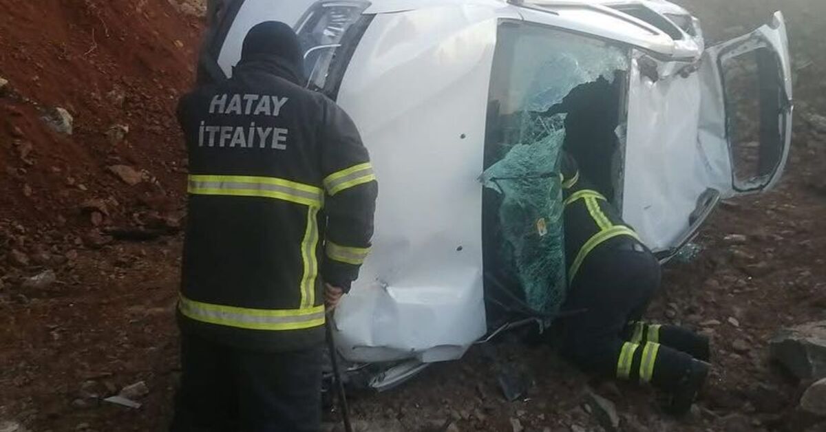 Hatay’da otomobil uçuruma yuvarlandı