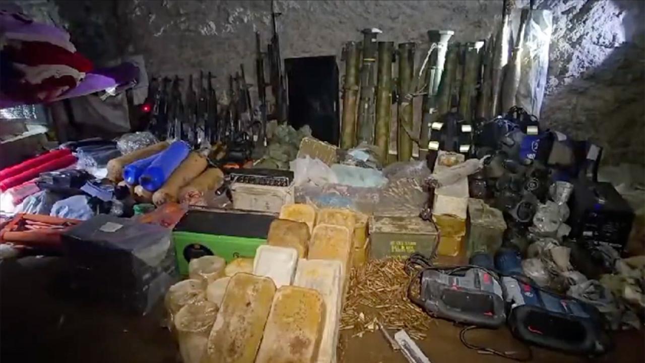 Pençe-Kilit’te silah, mühimmat ve yaşam malzemesi ele geçirildi