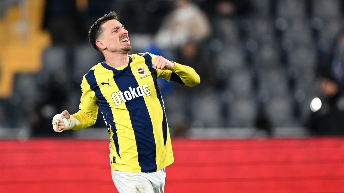 Mert Hakan Yandaş, dalya demeye hazırlanıyor
