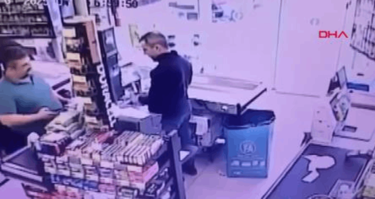 Otomobilin markete daldığı kaza kamerada