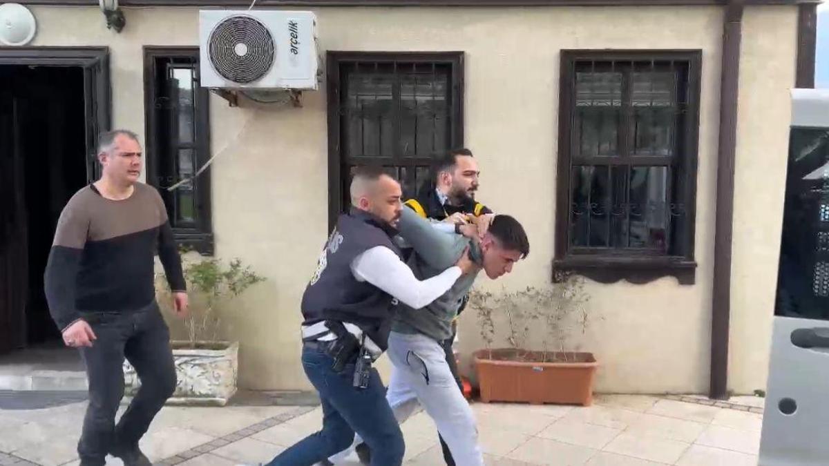 Bursa’da aranması olan şahıs tatil dönüşü sürprizle karşılandı: “Doğukan gel. Asayiş Polisi”